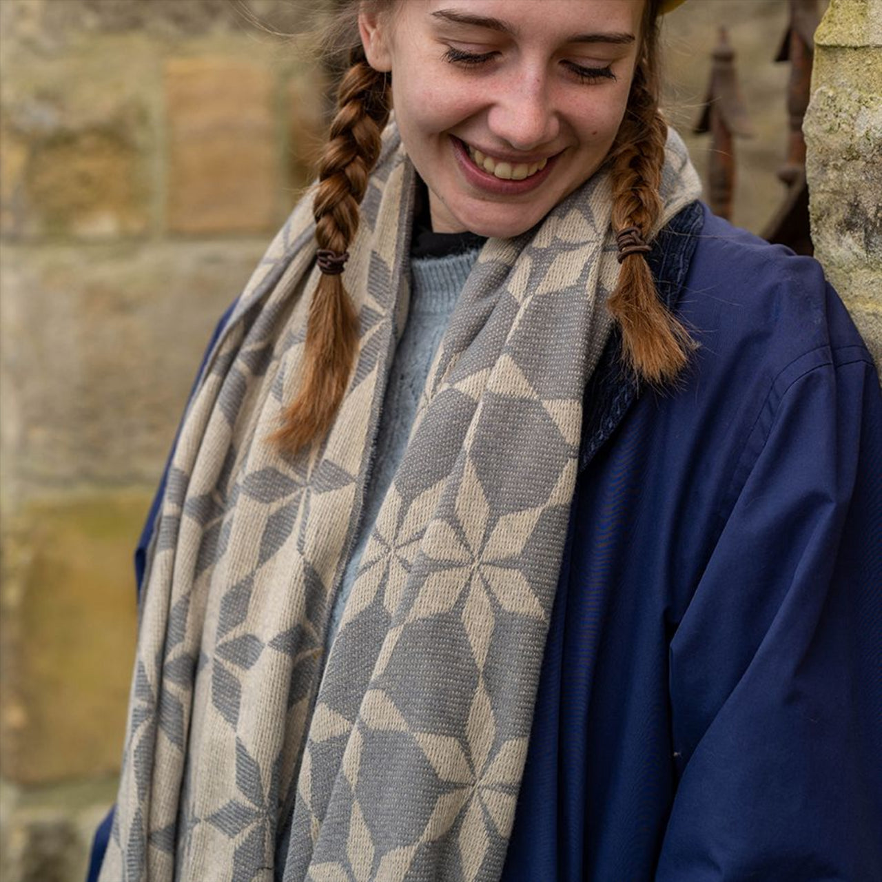 POM Starflower Weave Reversible Scarf | Grey & Ecru